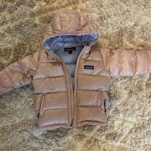 Patagonia hi lo down sweater hoody 
Color: fuzzy mauve 
Size: 2T
